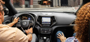 two people sitting in the 2022 Jeep Cherokee