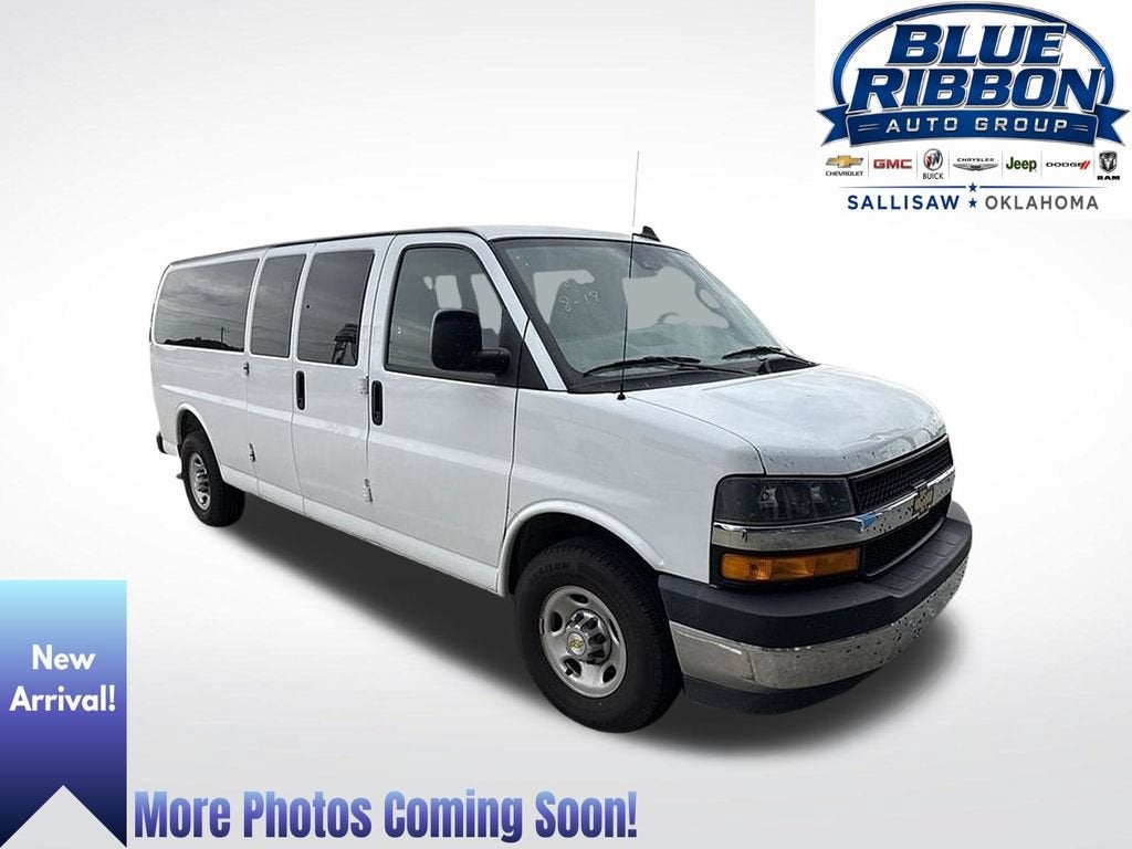 2025 Chevrolet Express Passenger 1LT