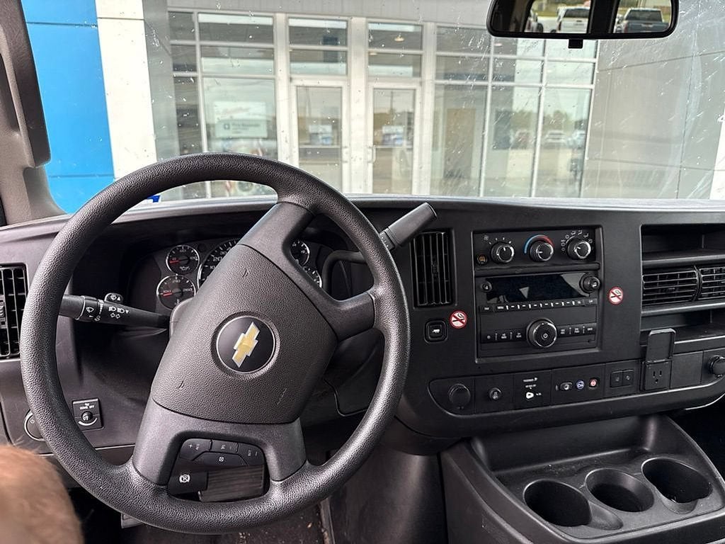 2025 Chevrolet Express Passenger 1LT