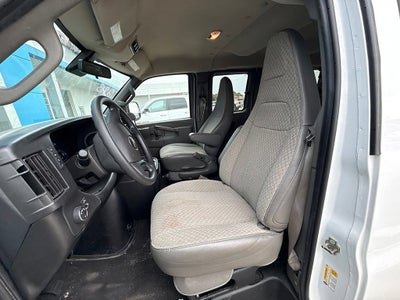 2025 Chevrolet Express Passenger 1LT