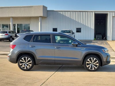 2024 Volkswagen Taos SE