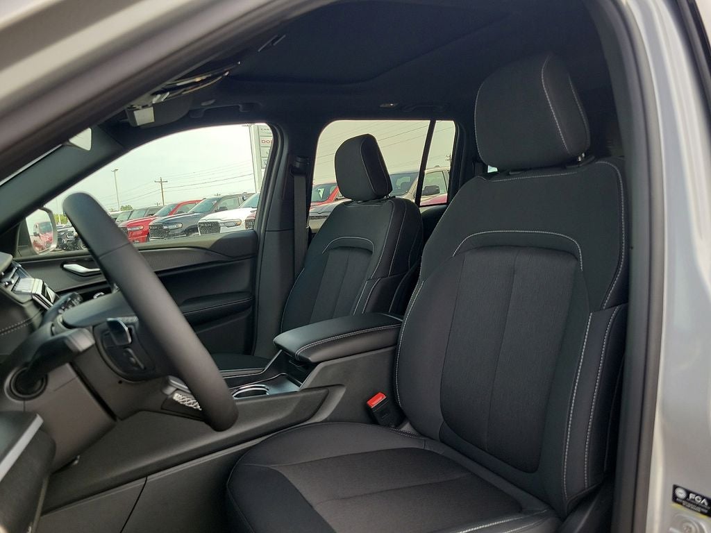 2026 Jeep Grand Cherokee Laredo X