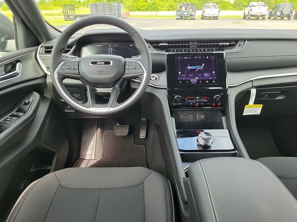 2026 Jeep Grand Cherokee Laredo