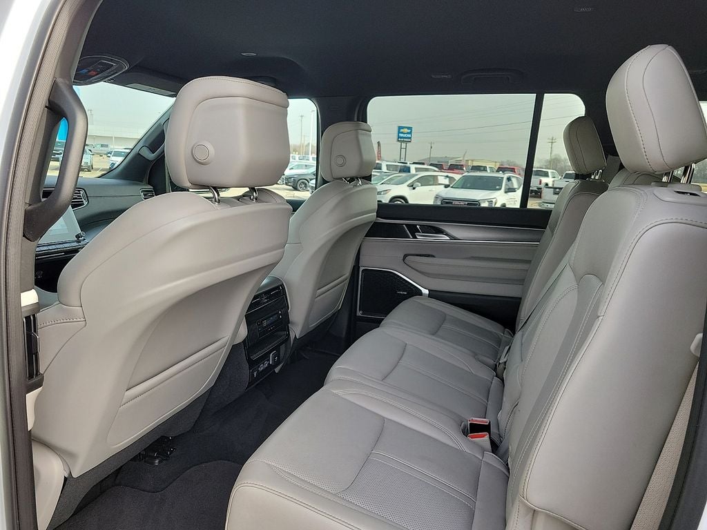 2025 Jeep Wagoneer Base