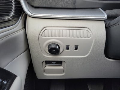 2025 Jeep Wagoneer Base