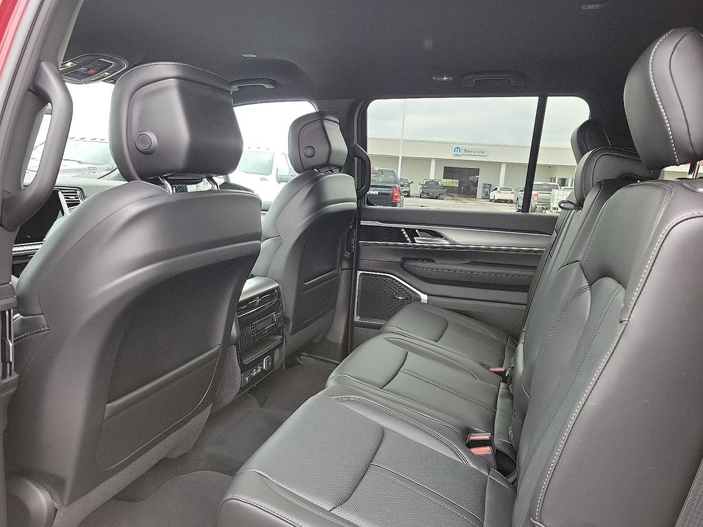 2025 Jeep Wagoneer Base