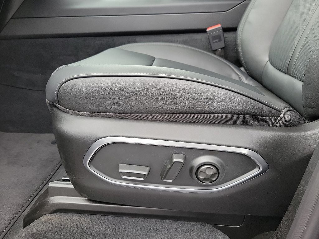 2025 Jeep Wagoneer Base