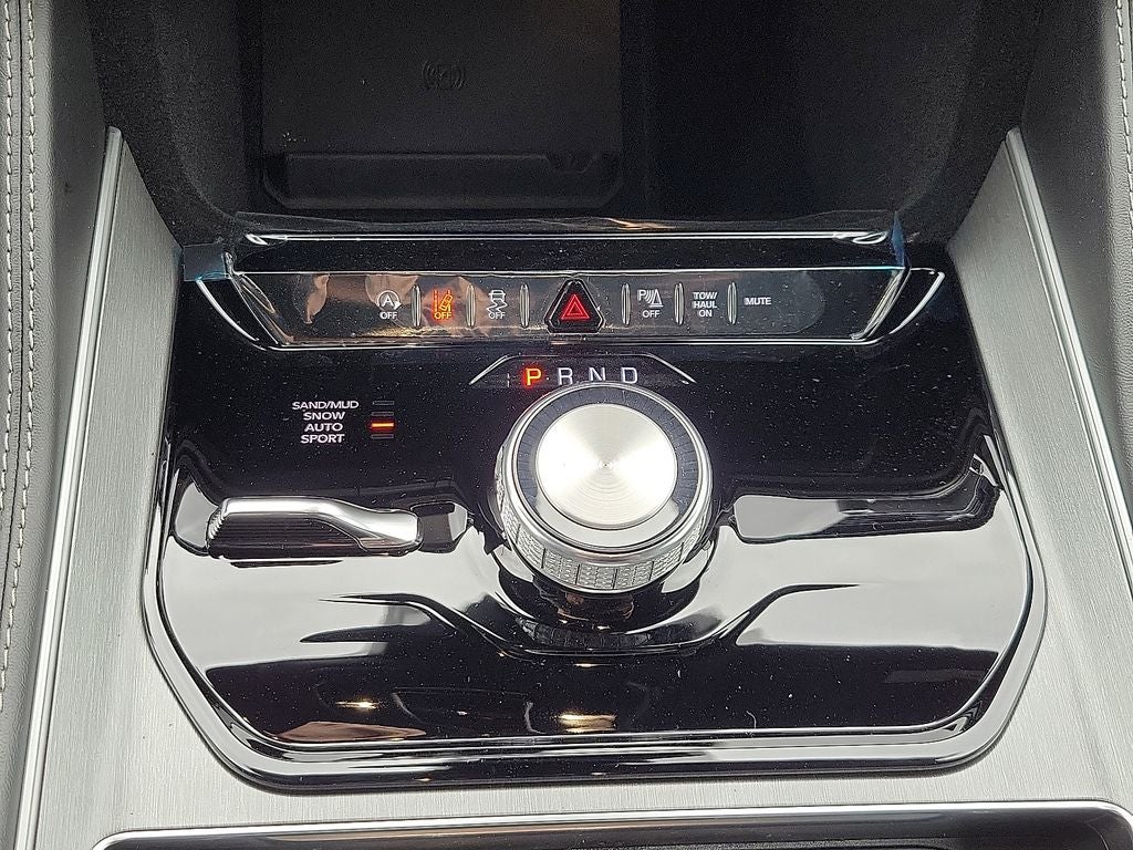 2025 Jeep Wagoneer Base