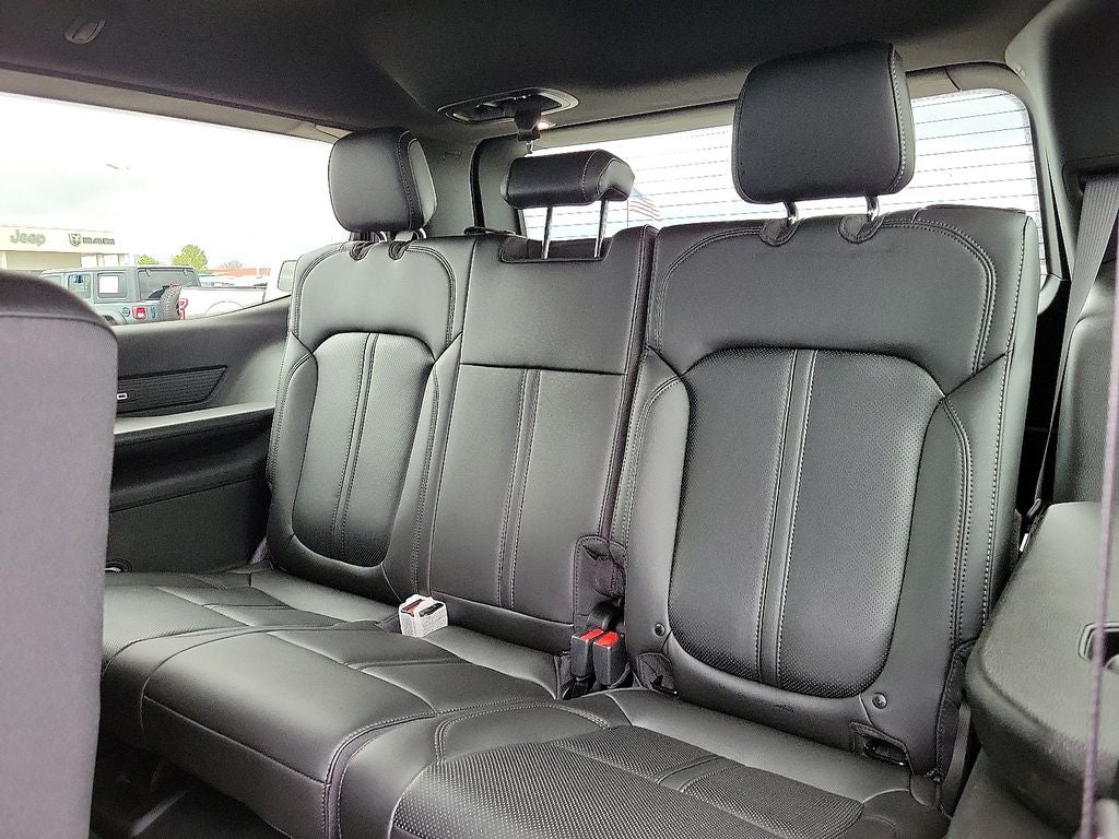 2025 Jeep Wagoneer Base