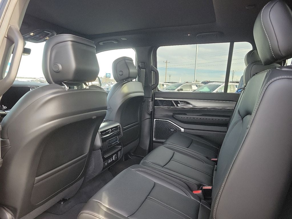 2025 Jeep Wagoneer Base