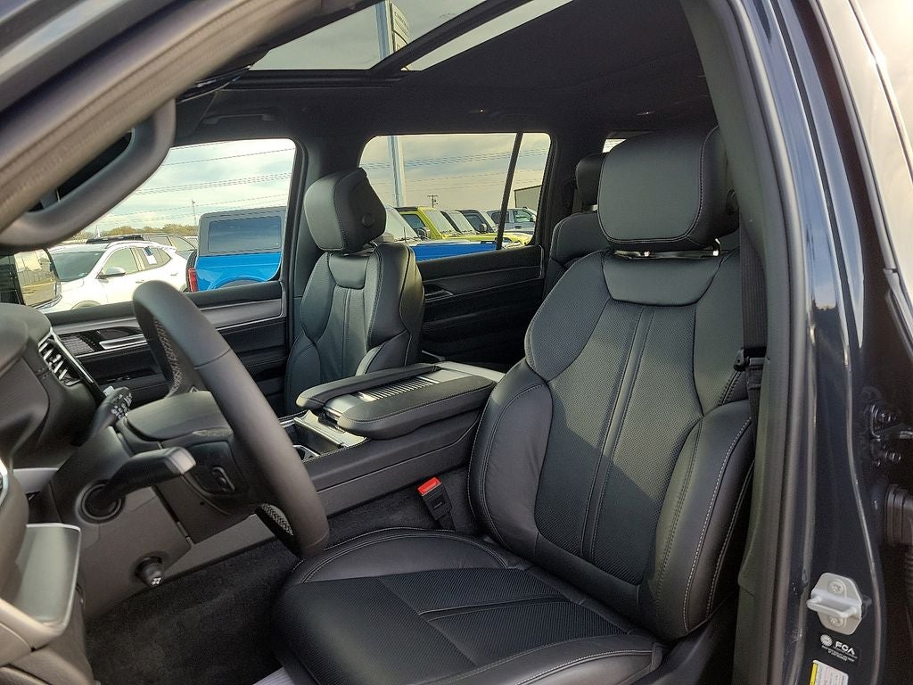 2025 Jeep Wagoneer Base