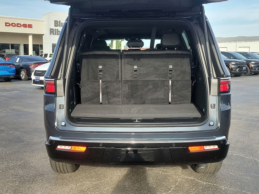 2025 Jeep Wagoneer Base