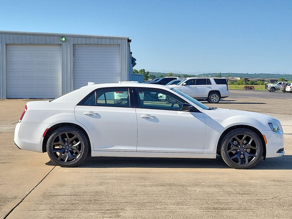 2023 Chrysler 300 Touring