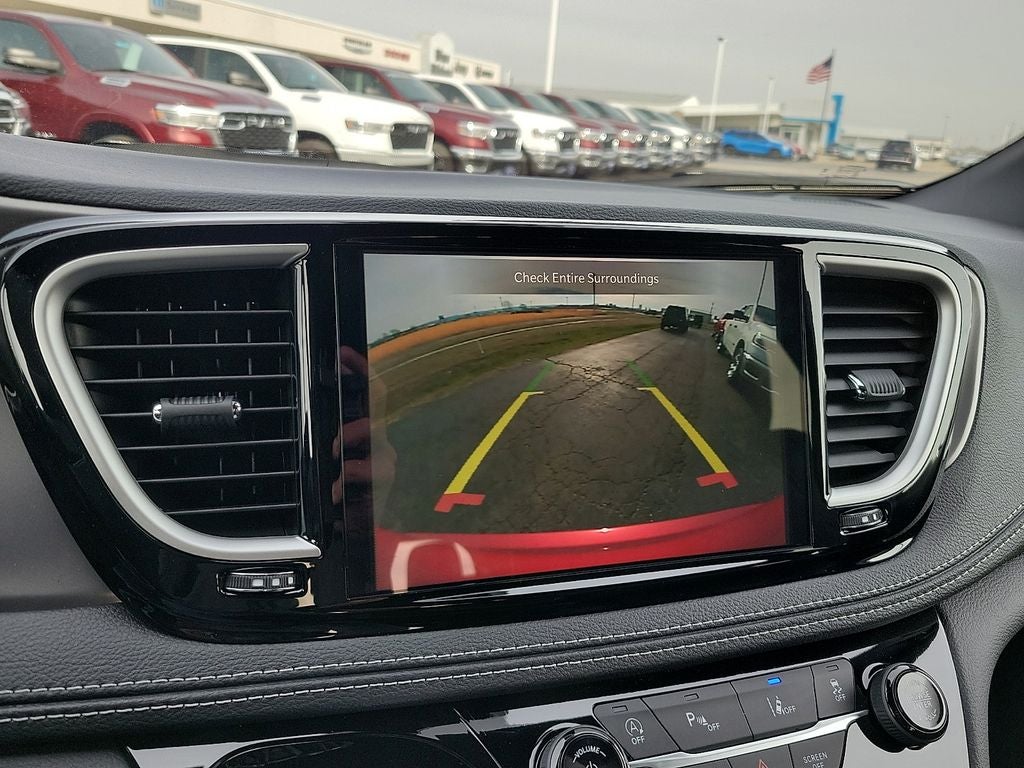 2026 Chrysler Pacifica Select