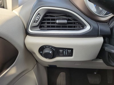 2023 Chrysler Voyager LX