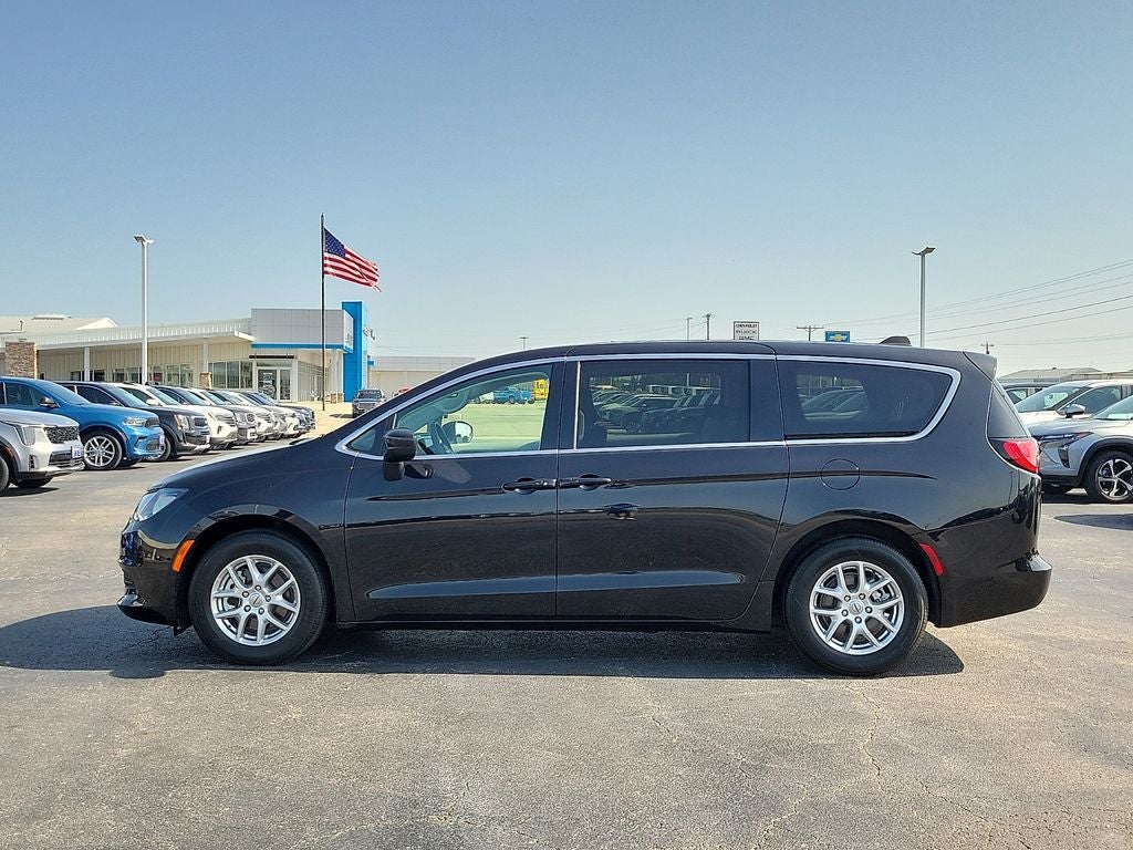 2023 Chrysler Voyager LX