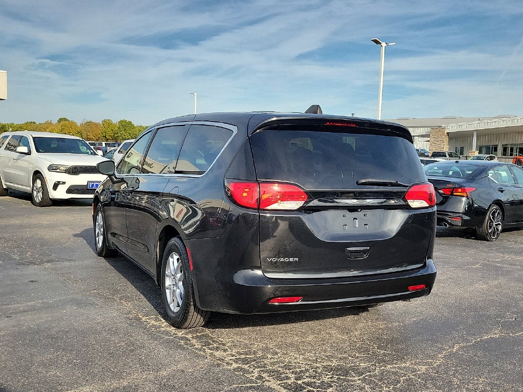 2023 Chrysler Voyager LX