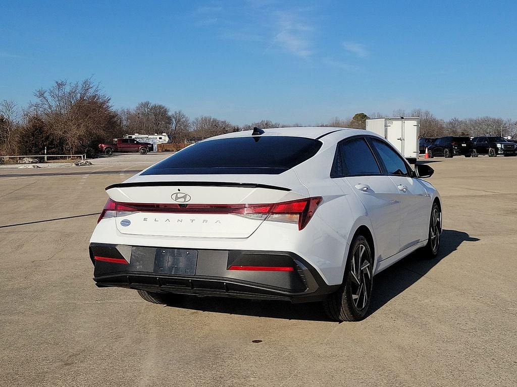2025 Hyundai Elantra SEL Sport