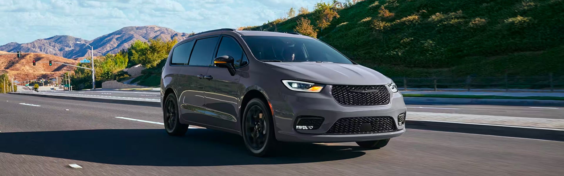 /static/brand-chrysler/vehicle/2024/Chrysler/Pacifica/Full-Width/02.jpg